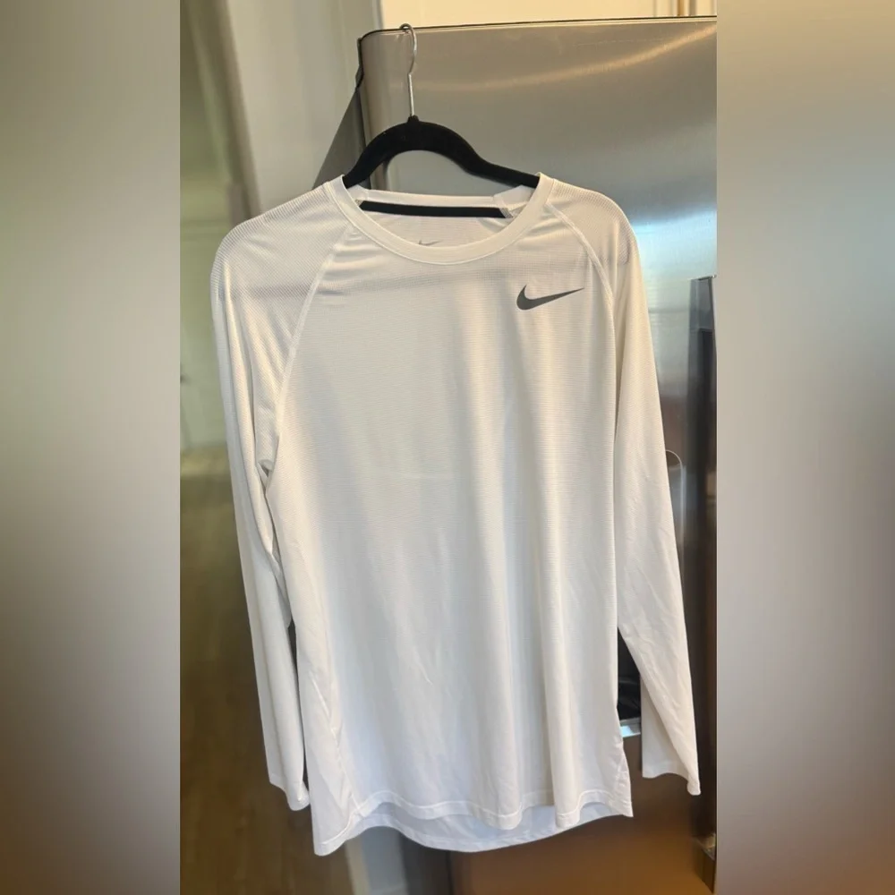 Nike Men's White Short Sleeve Tee